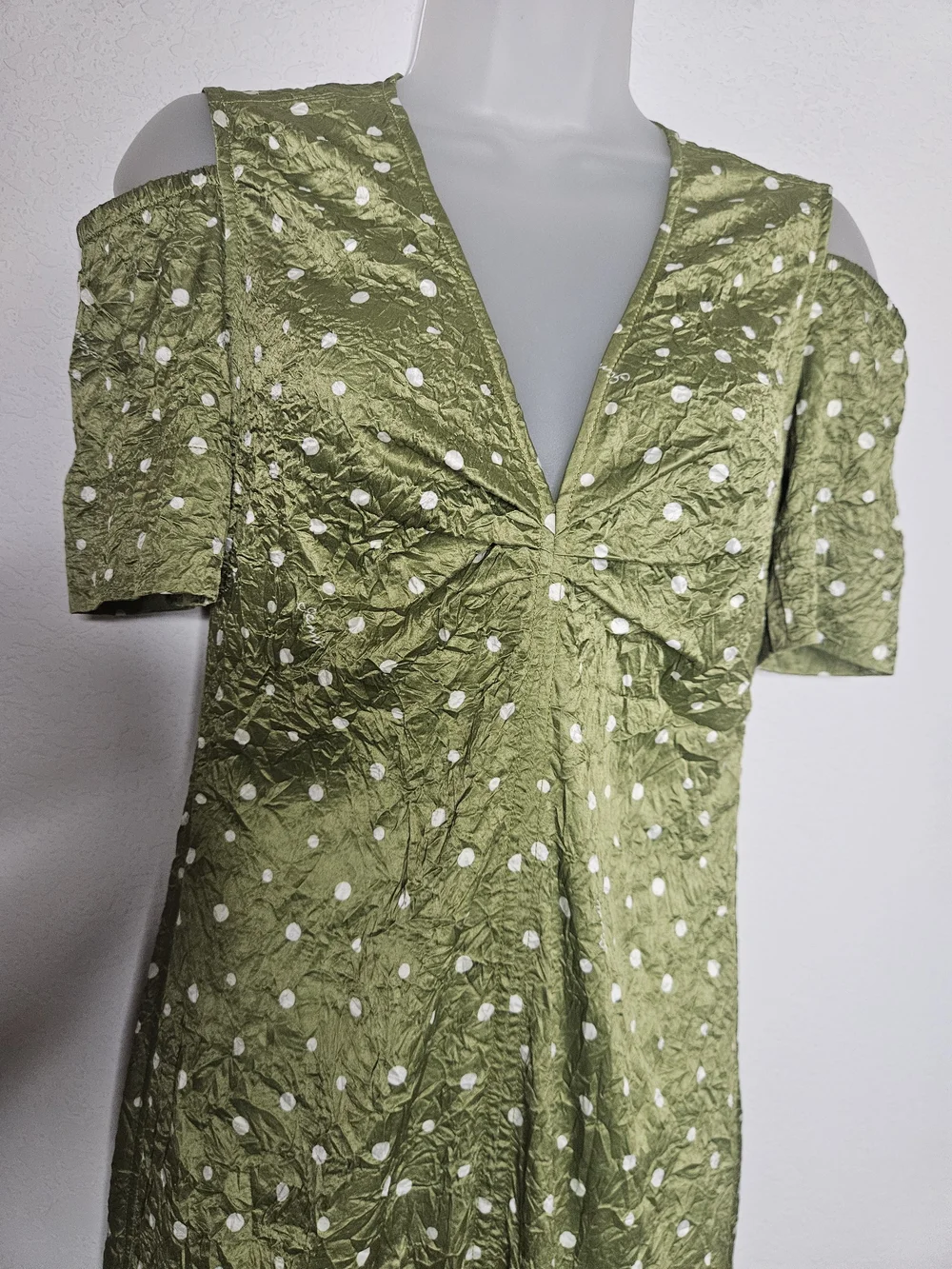 GANNI Green Polka Dot Cold Shoulder Midi Dress Size 34 US 4 V Neck Satin NWOT - Picture 8 of 16